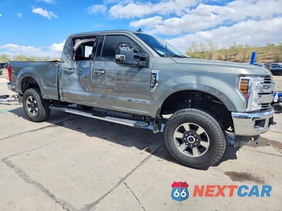 Czwarte zdjęcie samochodu z boku: 2019 FORD F350 SUPER DUTY VIN:1FT8W3BT0KED97256 - miniatura
