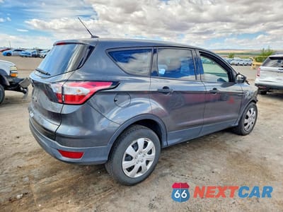 Trzecie zdjęcie samochodu z tyłu: 2018 FORD ESCAPE S VIN:1FMCU0F71JUB12964 - miniatura