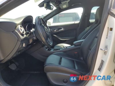 Zdjęcie 7 z 13 samochodu: 2018 MERCEDES-BENZ CLA 250 VIN:WDDSJ4EB0JN578424 - miniatura