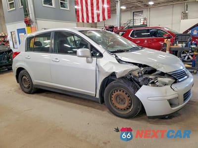Czwarte zdjęcie samochodu z boku: 2009 NISSAN VERSA 1.8 S VIN:3N1BC13E79L364898 - miniatura