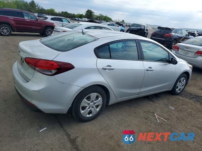 Trzecie zdjęcie samochodu z tyłu: 2017 KIA FORTE LX VIN:3KPFK4A78HE138993 - miniatura