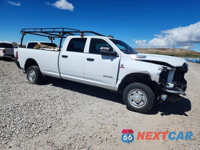 Czwarte zdjęcie samochodu z boku: 2019 RAM 2500 TRADESMAN VIN:3C6UR5HL9KG570314 - miniatura