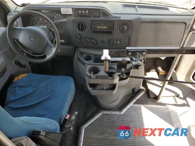 Zdjęcie 8 z 12 samochodu: 2015 FORD ECONOLINE E450 SUPER DUTY CUTAWAY VAN VIN:1FDFE4FS7FDA19752 - miniatura
