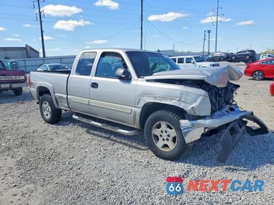Czwarte zdjęcie samochodu z boku: 2006 CHEVROLET SILVERADO K1500 VIN:1GCEK19B66E104918 - miniatura