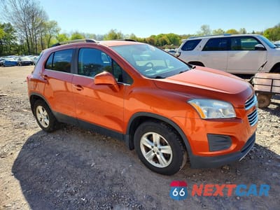 Czwarte zdjęcie samochodu z boku: 2016 CHEVROLET TRAX 1LT VIN:KL7CJLSB3GB526399 - miniatura