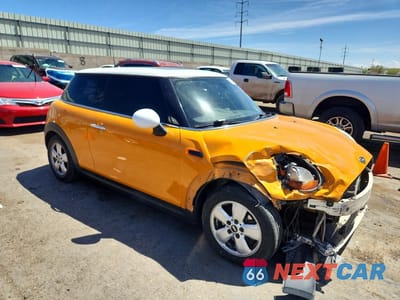 Czwarte zdjęcie samochodu z boku: 2017 MINI COOPER VIN:WMWXP5C34H2G61057 - miniatura