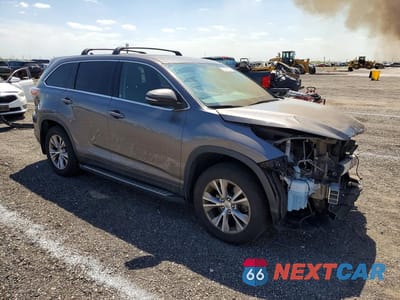 Czwarte zdjęcie samochodu z boku: 2015 TOYOTA HIGHLANDER LE PLUS VIN:5TDBKRFH6FS135686 - miniatura