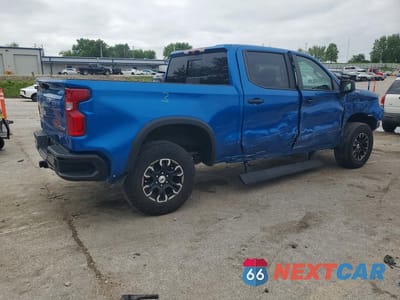 Trzecie zdjęcie samochodu z tyłu: 2022 CHEVROLET SILVERADO K1500 ZR2 VIN:3GCUDHELXNG670746 - miniatura