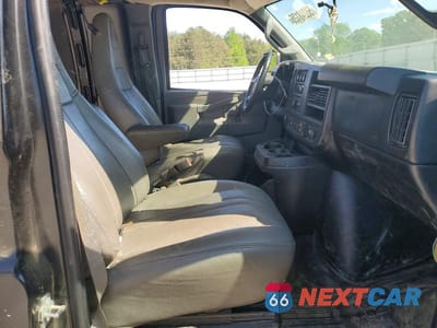 Zdjęcie 11 z 13 samochodu: 2017 CHEVROLET EXPRESS G2500 VIN:1GCWGAFF0H1140918 - miniatura