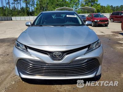 Piąte zdjęcie samochodu w środku: 2018 TOYOTA CAMRY L VIN:4T1B11HK7JU536208 - miniatura