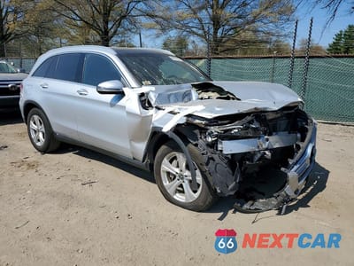 Czwarte zdjęcie samochodu z boku: 2017 MERCEDES-BENZ GLC 300 4MATIC VIN:WDC0G4KB4HF260406 - miniatura