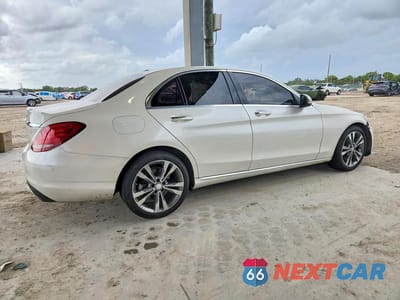 Trzecie zdjęcie samochodu z tyłu: 2016 MERCEDES-BENZ C 300 VIN:55SWF4JB9GU132992 - miniatura