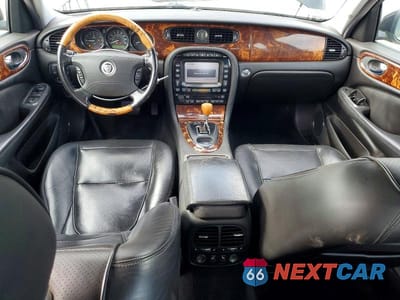 Zdjęcie 8 z 13 samochodu: 2008 JAGUAR XJ8 VIN:SAJWA71BX8SH26257 - miniatura