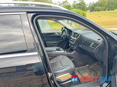 Piąte zdjęcie samochodu w środku: 2014 MERCEDES-BENZ GL 550 4MATIC VIN:4JGDF7DE8EA400822 - miniatura