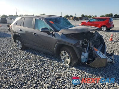 Czwarte zdjęcie samochodu z boku: 2021 TOYOTA RAV4 XLE VIN:2T3W1RFV1MC154153 - miniatura