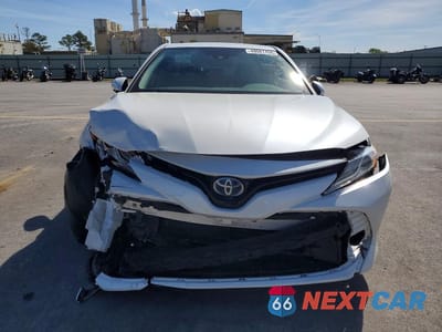 Piąte zdjęcie samochodu w środku: 2020 TOYOTA CAMRY HYBRID XLE VIN:4T1F31AKXLU532677 - miniatura