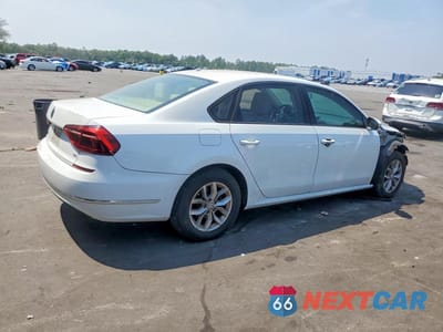 Trzecie zdjęcie samochodu z tyłu: 2018 VOLKSWAGEN PASSAT S VIN:1VWAA7A34JC021708 - miniatura