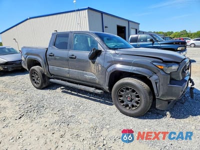 Czwarte zdjęcie samochodu z boku: 2024 TOYOTA TACOMA SR5 VIN:3TMKB5FN2RM016035 - miniatura