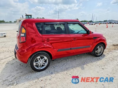 Trzecie zdjęcie samochodu z tyłu: 2011 KIA SOUL + VIN:KNDJT2A2XB7334571 - miniatura