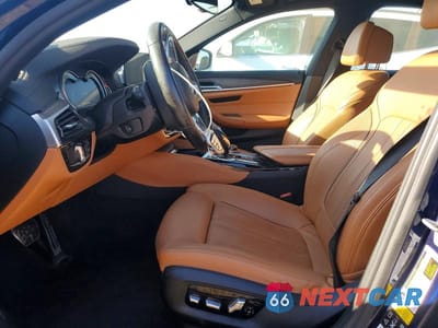 Zdjęcie 7 z 12 samochodu: 2018 BMW M550XI VIN:WBAJB9C5XJG464364 - miniatura