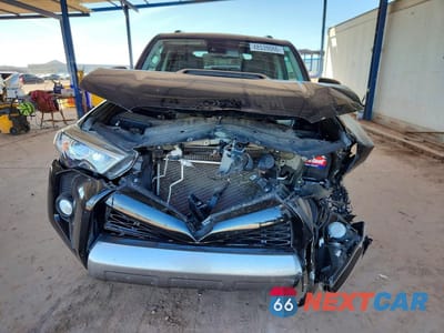 Piąte zdjęcie samochodu w środku: 2020 TOYOTA 4RUNNER TRD OFF-ROAD PREMIUM VIN:JTEBU5JR7L5822885 - miniatura