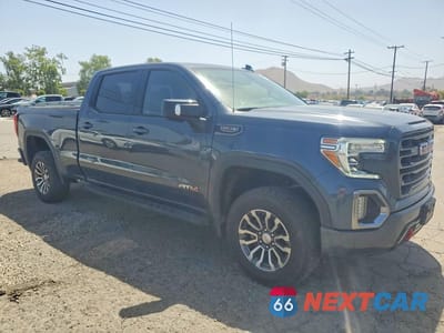 Czwarte zdjęcie samochodu z boku: 2021 GMC SIERRA K1500 AT4 VIN:1GTP9EEL2MZ400163 - miniatura