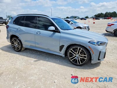 Czwarte zdjęcie samochodu z boku: 2025 BMW X5 XDRIVE40I VIN:5UX23EU01S9W48130 - miniatura