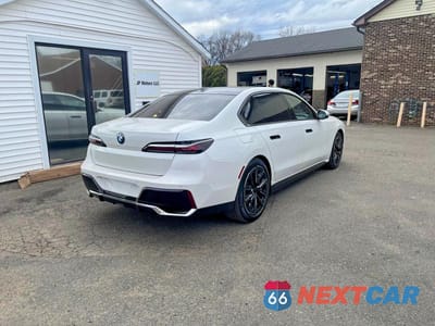 Trzecie zdjęcie samochodu z tyłu: 2023 BMW I7 XDRIVE60 VIN:WBY53EJ08PCL69978 - miniatura