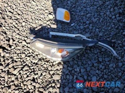 Zdjęcie 13 z 14 samochodu: 2002 TOYOTA SIENNA XLE VIN:4T3ZF13C82U444386 - miniatura