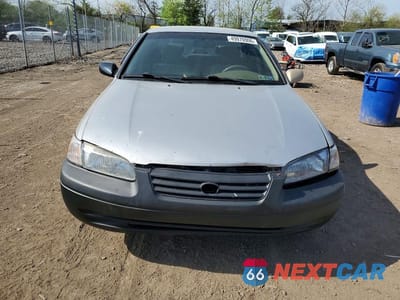 Piąte zdjęcie samochodu w środku: 1997 TOYOTA CAMRY LE VIN:4T1BG22K2VU016209 - miniatura