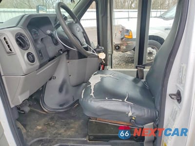 Piąte zdjęcie samochodu w środku: 2017 FORD ECONOLINE E350 SUPER DUTY CUTAWAY VAN VIN:1FDEE3FS4HDC68289 - miniatura