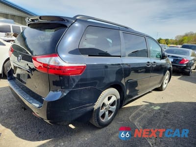 Trzecie zdjęcie samochodu z tyłu: 2017 TOYOTA SIENNA LE VIN:5TDKZ3DCXHS816680 - miniatura