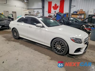 Czwarte zdjęcie samochodu z boku: 2018 MERCEDES-BENZ E 400 4MATIC VIN:WDDZF6GB4JA465480 - miniatura