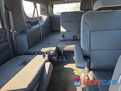 Zdjęcie 10 z 13 samochodu: 2024 CHEVROLET SUBURBAN K1500 PREMIER VIN:1GNSKFKL1RR308842 - miniatura