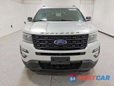 Piąte zdjęcie samochodu w środku: 2017 FORD EXPLORER SPORT VIN:1FM5K8GT8HGC21584 - miniatura