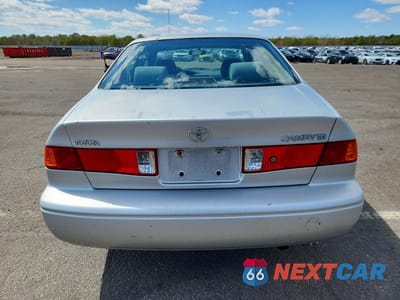 Zdjęcie 6 z 11 samochodu: 2001 TOYOTA CAMRY LE VIN:4T1BG22K51U848217 - miniatura