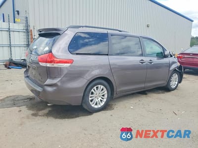 Trzecie zdjęcie samochodu z tyłu: 2013 TOYOTA SIENNA XLE 8-PASSENGER VIN:5TDYK3DC5DS323062 - miniatura