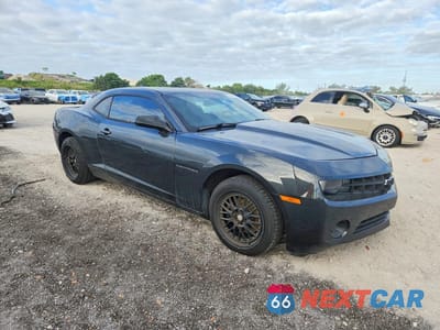 Czwarte zdjęcie samochodu z boku: 2013 CHEVROLET CAMARO LS VIN:2G1FA1E30D9130137 - miniatura