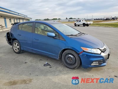 Czwarte zdjęcie samochodu z boku: 2013 HONDA INSIGHT LX VIN:JHMZE2H51DS006676 - miniatura