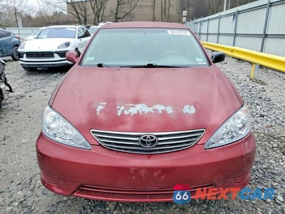 Piąte zdjęcie samochodu w środku: 2005 TOYOTA CAMRY LE VIN:4T1BE32K75U406959 - miniatura