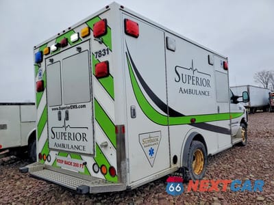Trzecie zdjęcie samochodu z tyłu: 2018 FORD E350 AMBULANCE VIN:1FDWE3FS0JDC23179 - miniatura
