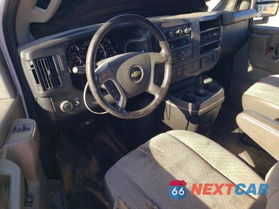 Zdjęcie 8 z 12 samochodu: 2017 CHEVROLET EXPRESS G3500 VIN:1GB0GRFG4H1342887 - miniatura