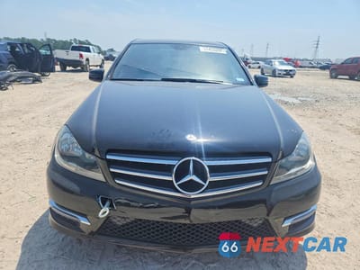 Piąte zdjęcie samochodu w środku: 2014 MERCEDES-BENZ C-CLASS C250 RWD VIN:WDDGF4HB3EA955747 - miniatura