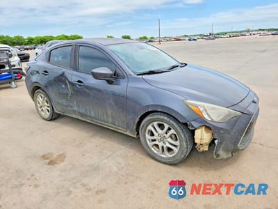 Czwarte zdjęcie samochodu z boku: 2018 TOYOTA YARIS IA BASE VIN:3MYDLBYV9JY311617 - miniatura
