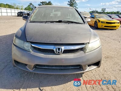Piąte zdjęcie samochodu w środku: 2011 HONDA CIVIC LX VIN:19XFA1F55BE035059 - miniatura