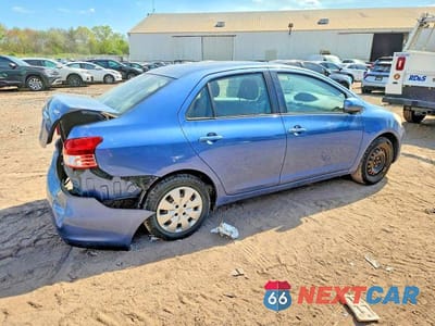 Trzecie zdjęcie samochodu z tyłu: 2010 TOYOTA YARIS BASE VIN:JTDBT4K34A4069217 - miniatura