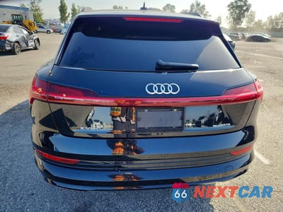 Zdjęcie 6 z 12 samochodu: 2022 AUDI E-TRON PREMIUM VIN:WA1AABGE4NB022555 - miniatura
