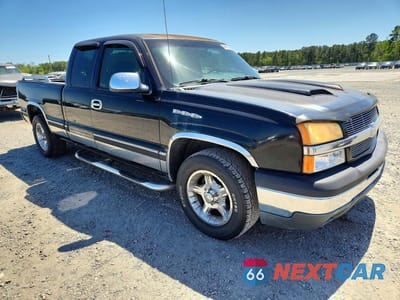 Czwarte zdjęcie samochodu z boku: 2004 CHEVROLET SILVERADO C1500 VIN:1GCEC19V84Z184235 - miniatura