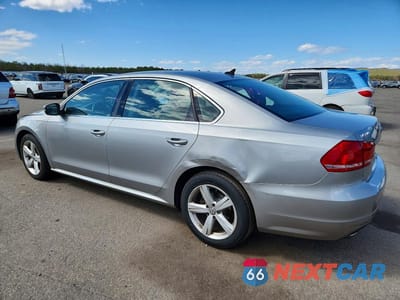 Drugie zdjęcie samochodu z przodu: 2013 VOLKSWAGEN PASSAT SE VIN:1VWBP7A35DC077437 - miniatura