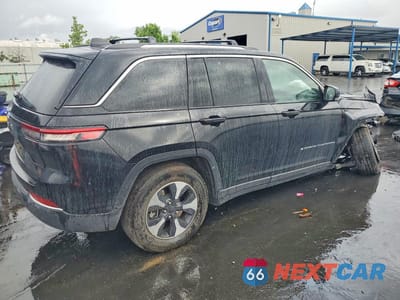 Trzecie zdjęcie samochodu z tyłu: 2022 JEEP GRAND CHEROKEE LIMITED 4XE VIN:1C4RJYB60N8735638 - miniatura